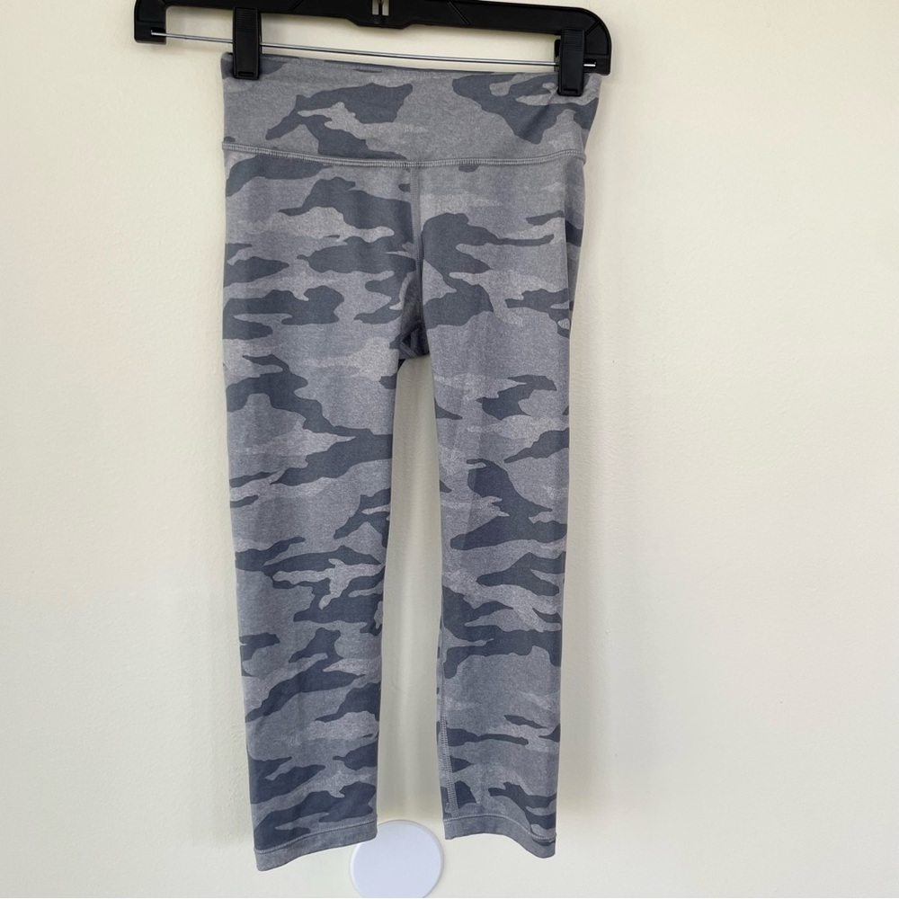 Athleta Girl Grey Camo Chit Chat Capri Leggings L‎ 12